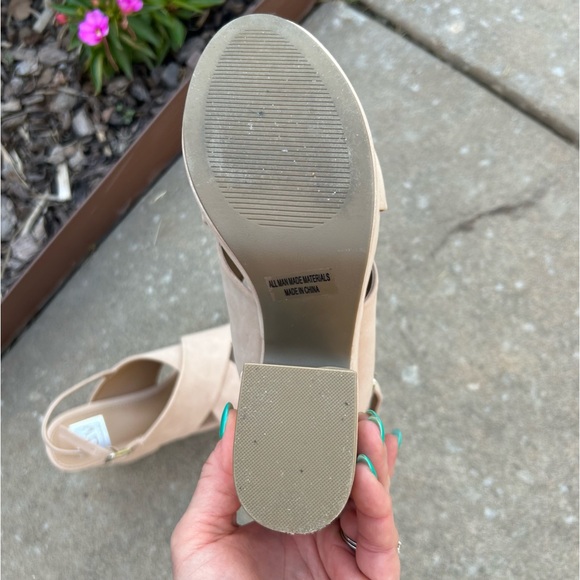 Dolce Vita Nude Suede Platform Sandals - Picture 4 of 8